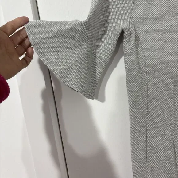 Womans Tahari Light Gray tight knit short sleeve Dress - Size 4 - Picture 2 of 8